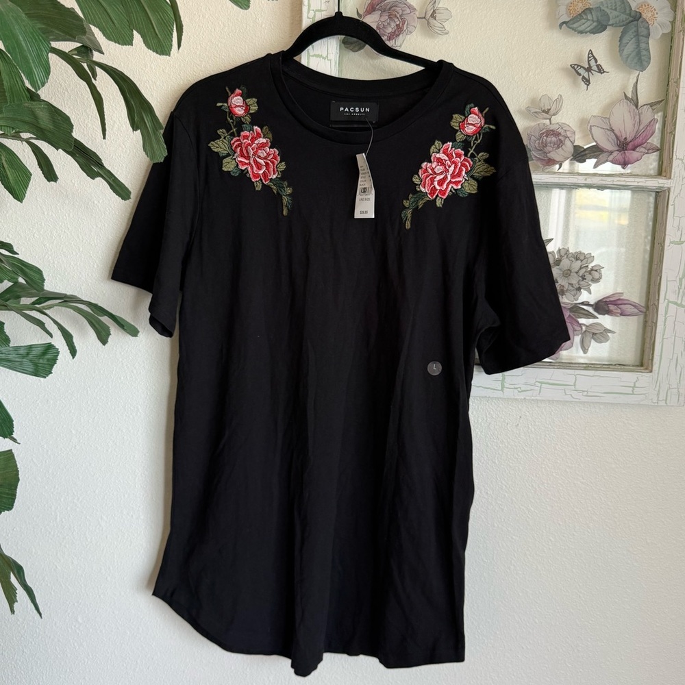 PacSun Black Tee with Red Rose Shoulder Embroidery Size L